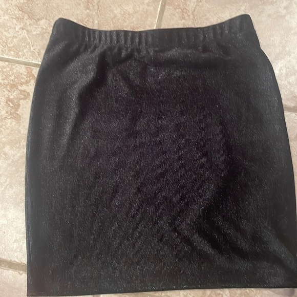 Garage Dresses & Skirts - Black shimmer skirt